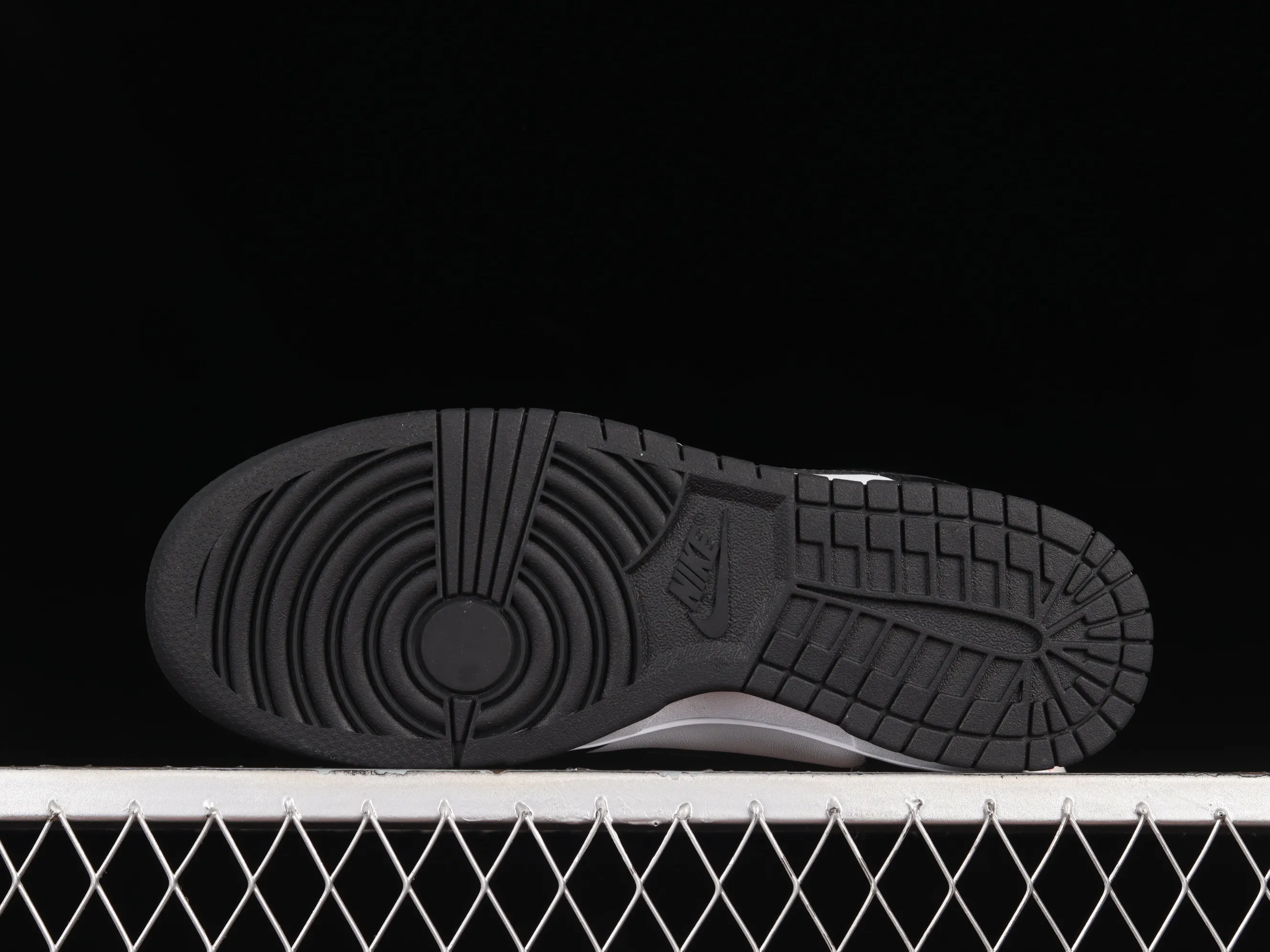 All Categories Nk SB Dunk Series Nk Dunk SB High High-top sneakers Nk SB Dunk High Black and white Panda SB smashed backboard high-top sneakers DD1399-105